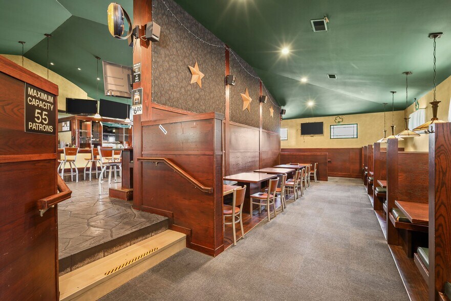 More Photos Of 830 Oregon Center Dr, Oregon Restaurant For Sale