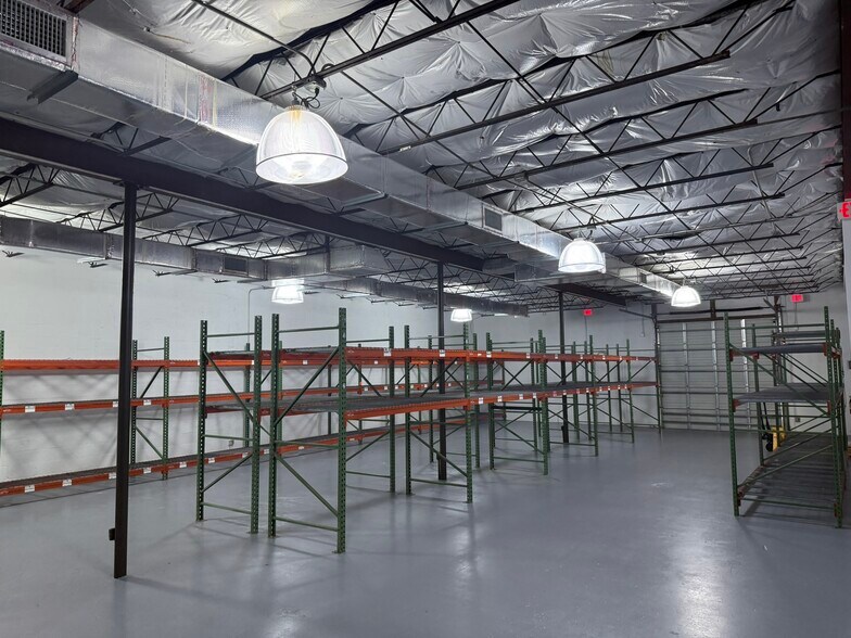 More Photos Of 3501 NW 10th Ave, Oakland Park Warehouse For Lease