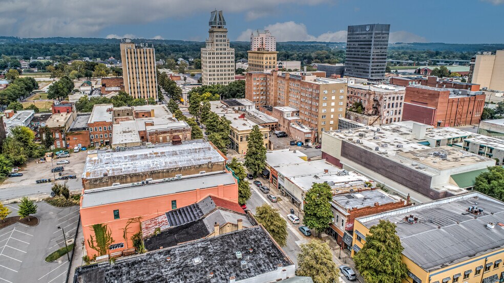 More Photos Of 305 8th St, Augusta Freestanding For Lease