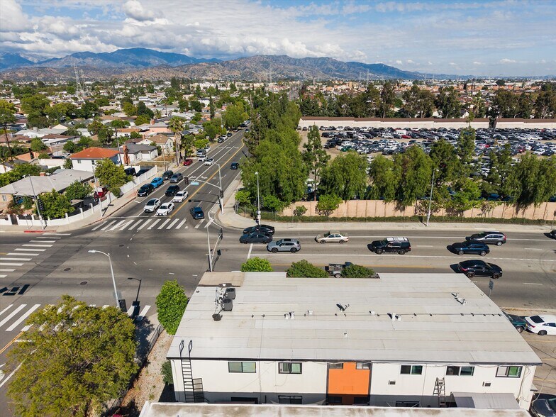 More Photos Of 7559 Whitsett Ave, North Hollywood Apartments For Sale