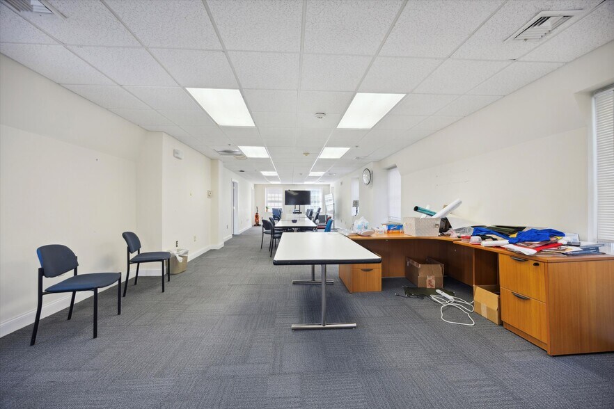 More Photos Of 400 E 21st St, Chester Office For Sale