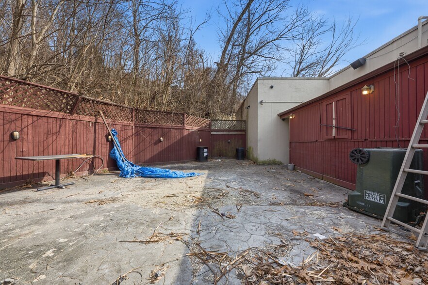 More Photos Of 370 E Main St, Ansonia Restaurant For Sale