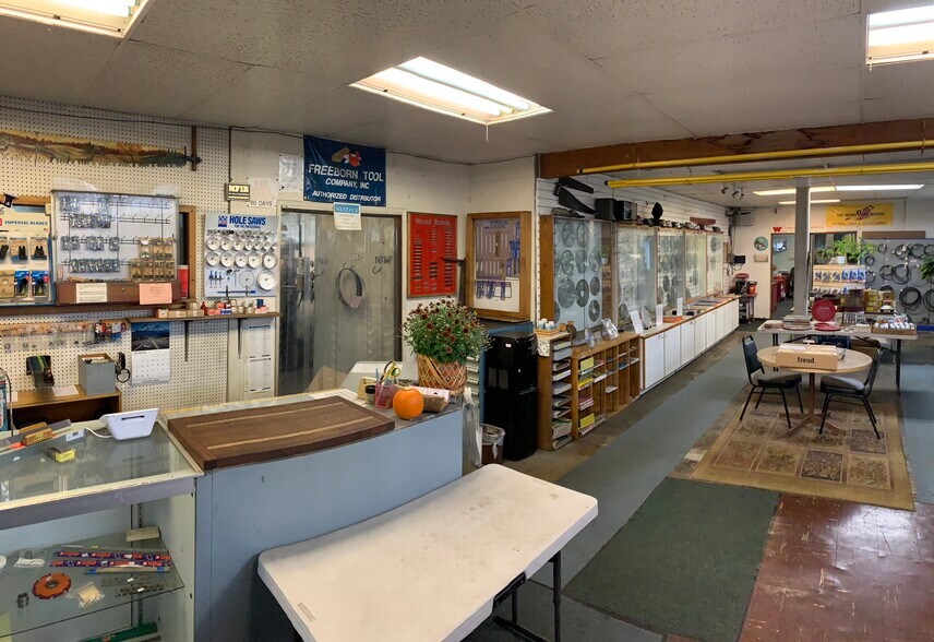 More Photos Of 4040 SE Division St, Portland Warehouse For Sale