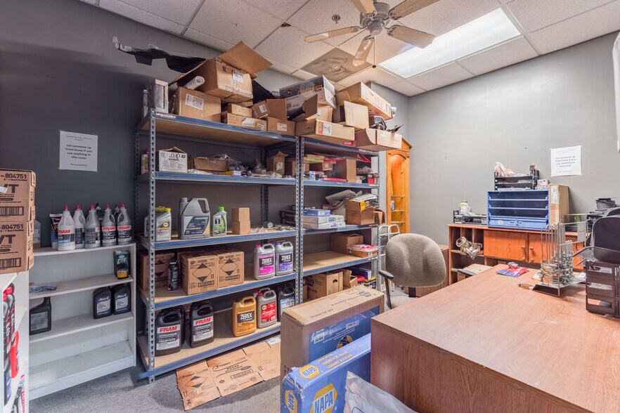 More Photos Of 111 N 12th St, West Columbia General Retail For Sale