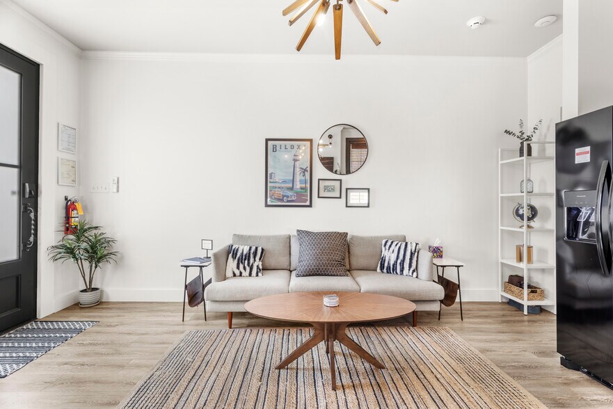 More Photos Of 782 Water St, Biloxi Office For Sale