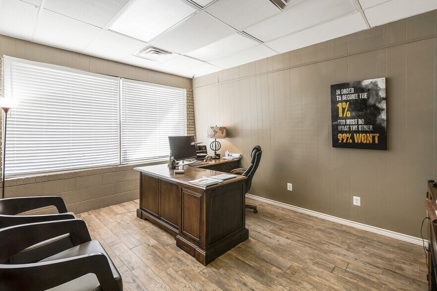 More Photos Of 6636 Canyon Dr, Amarillo Warehouse For Sale