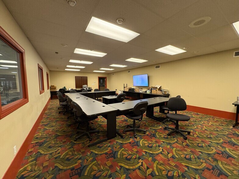 More Photos Of 220 Olympic St, Charlotte Warehouse For Lease