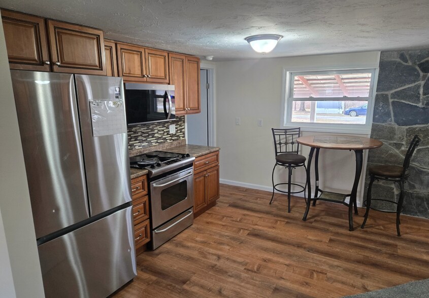 More Photos Of 394 Mashamoquet Rd, Pomfret Manufacturing For Sale