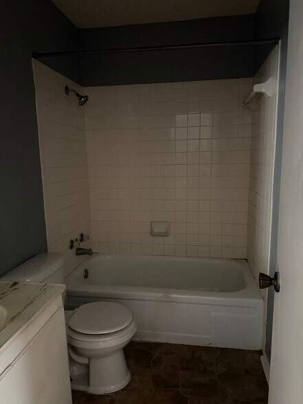 More Photos Of 2007 NW Lindy Ave, Lawton Apartments For Sale