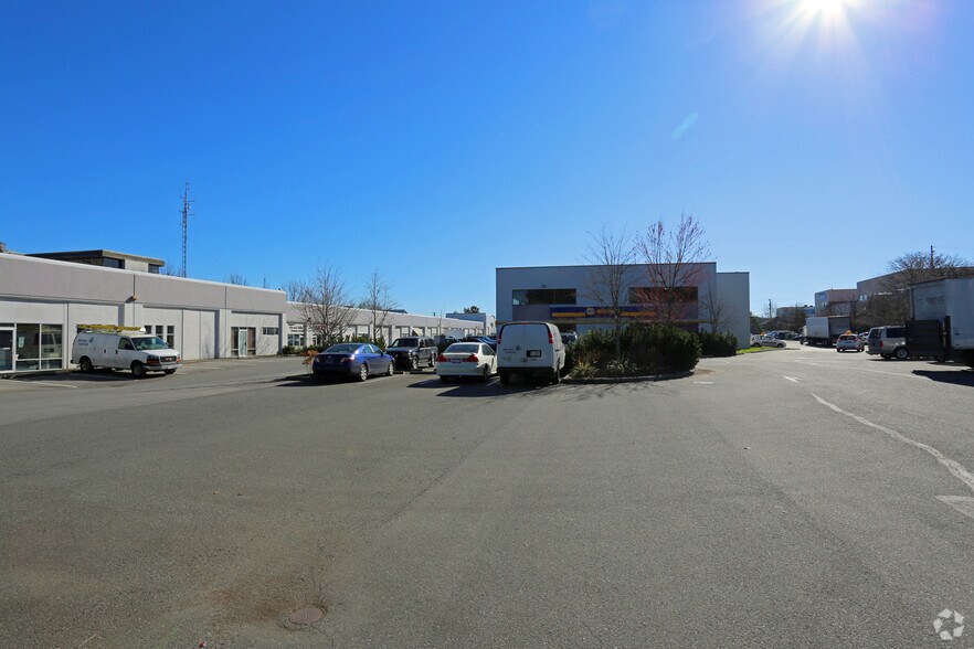 More Photos Of 555 Ardersier Rd, Victoria Warehouse For Lease