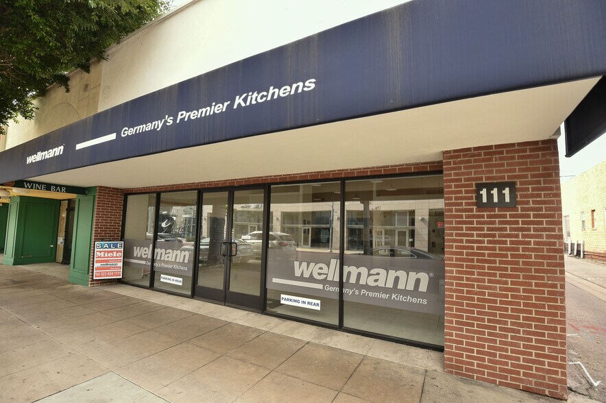 More Photos Of 111 N Robertson Blvd, Beverly Hills Storefront Retail Office For Lease
