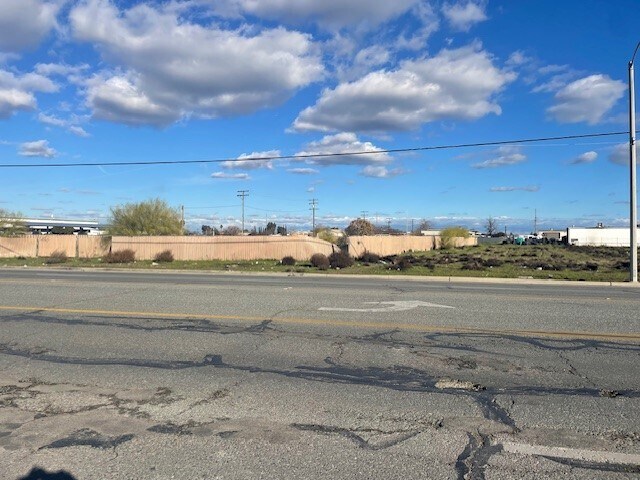 More Photos Of 1316 K st, Tulare Land For Sale