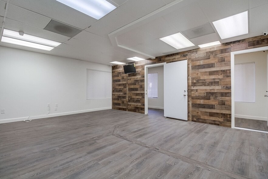 More Photos Of 9958-9960 Campo Rd, Spring Valley Office Residential For Lease