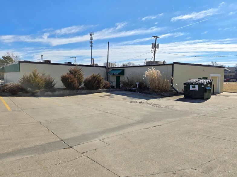More Photos Of 3702-3708 Beaver Ave, Des Moines Freestanding For Sale