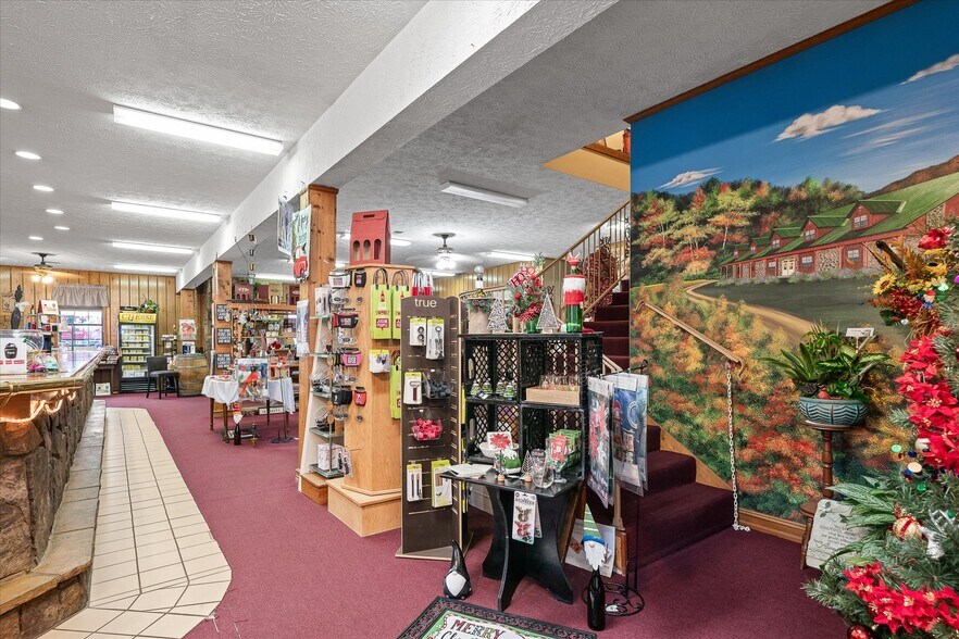 More Photos Of 78 Chestnut Hill Rd, Crossville Freestanding For Sale