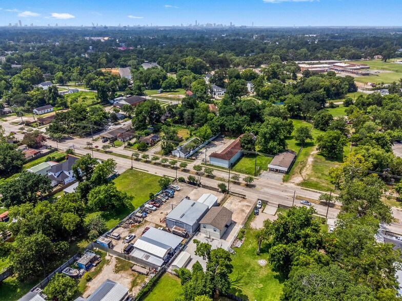 More Photos Of 6640 W Montgomery Rd, Houston Office For Sale