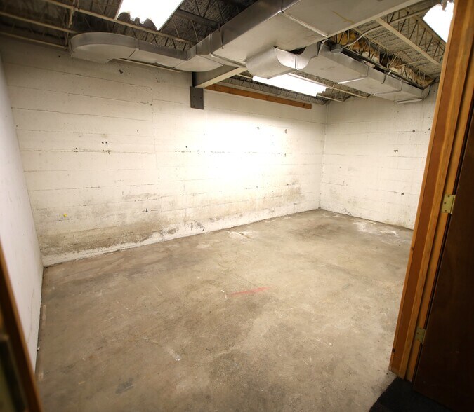 More Photos Of 326 Springside Ave, Pittsfield Office For Lease