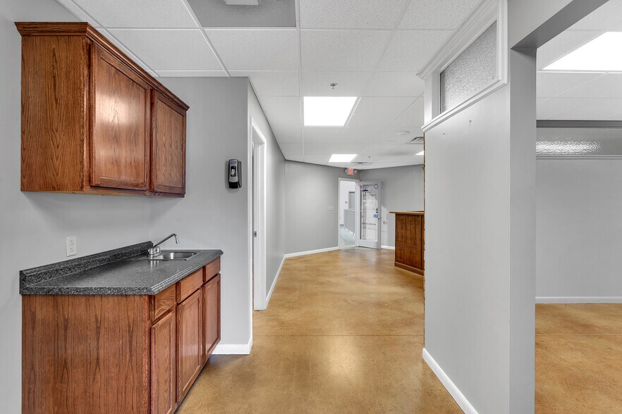 More Photos Of 4491 School Rd S, Murrysville Freestanding For Lease