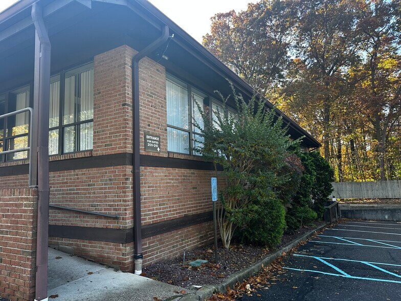 More Photos Of 20 Gilbert Ave, Hauppauge Medical For Lease