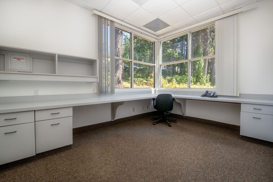 More Photos Of 350 Crown Point Cir, Grass Valley Office For Sale