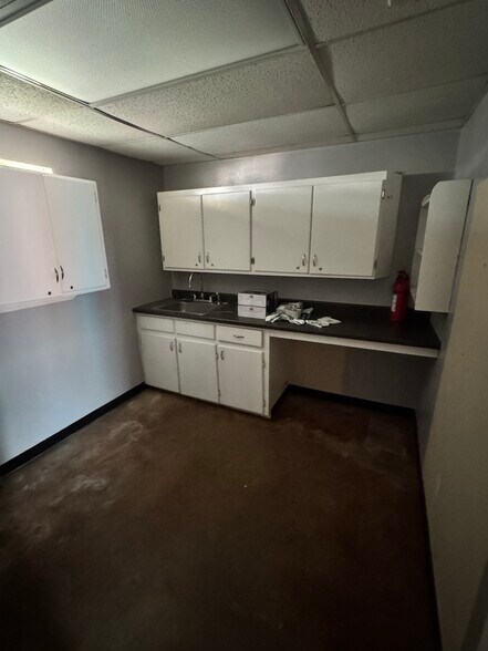 More Photos Of 121 Main, Quinlan Storefront For Lease