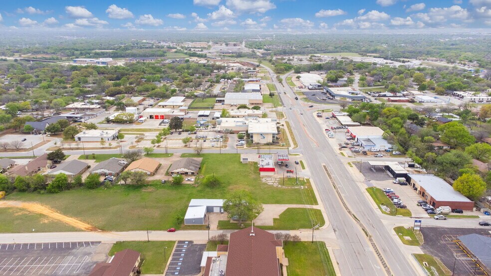 More Photos Of 6826 Baker Blvd, Richland Hills Light Manufacturing For Lease