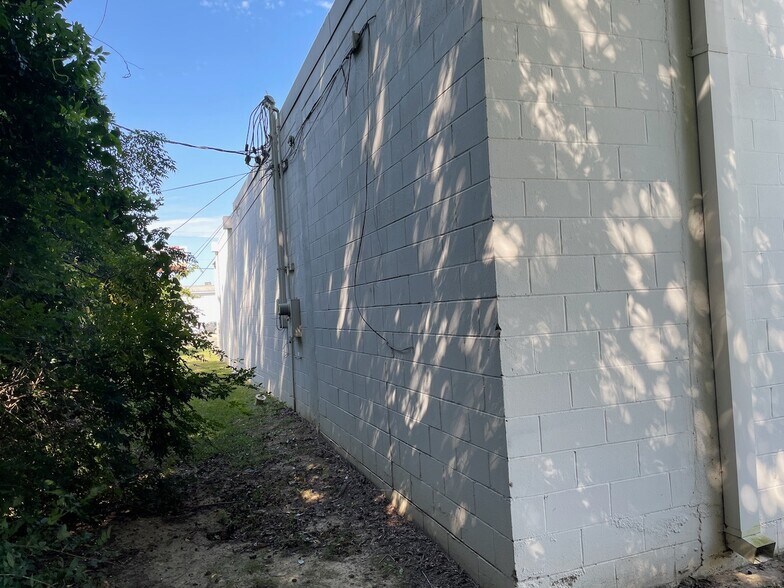 More Photos Of 3318 Mercer University Dr, Macon-Bibb Freestanding For Sale