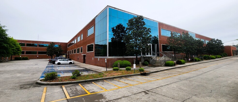 Primary Photo Of 1301 Riverfront Pkwy, Chattanooga Office For Lease