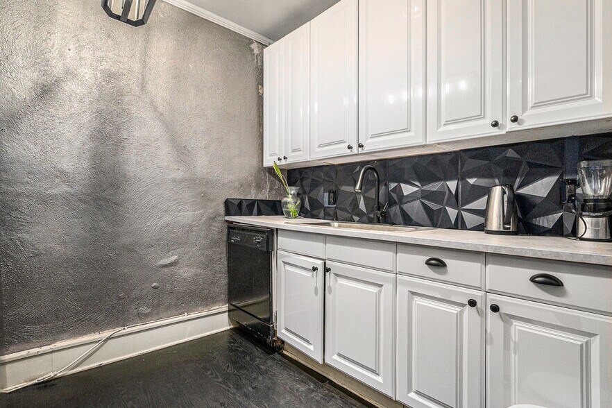 More Photos Of 1917 Market St, Denver Storefront For Sale