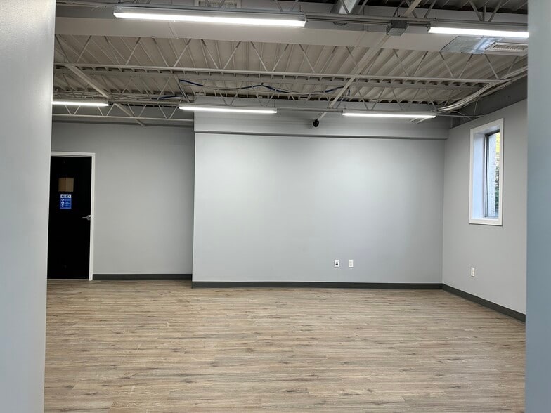 More Photos Of 53 Hancock St, Stratford Manufacturing For Lease