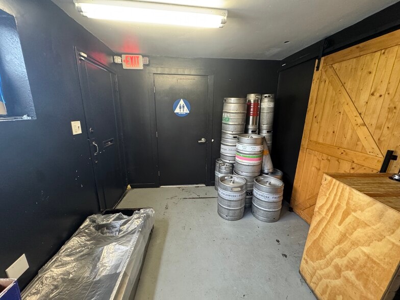 More Photos Of 780 Old County Rd, Belmont Service For Lease