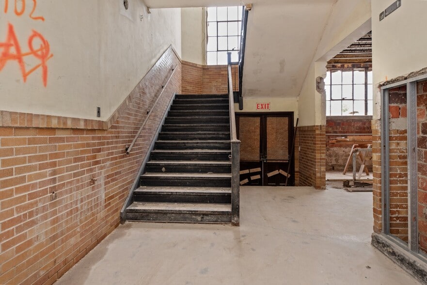 More Photos Of 300 W State St, Georgetown Apartments For Sale