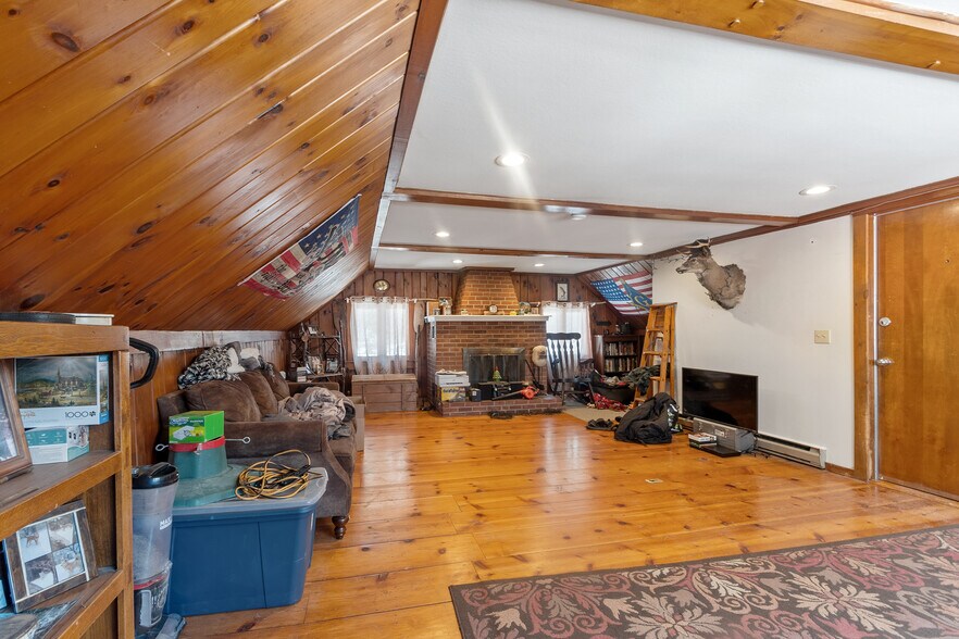 More Photos Of 561 Main St, Boxford General Retail For Sale