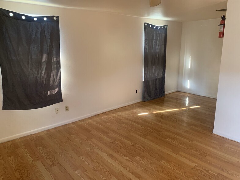 More Photos Of 1605 10th St, Corpus Christi Specialty For Sale