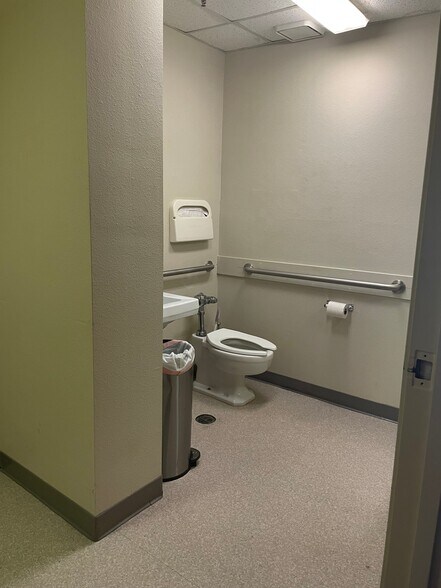 More Photos Of 564 S Dora St, Ukiah Medical For Lease