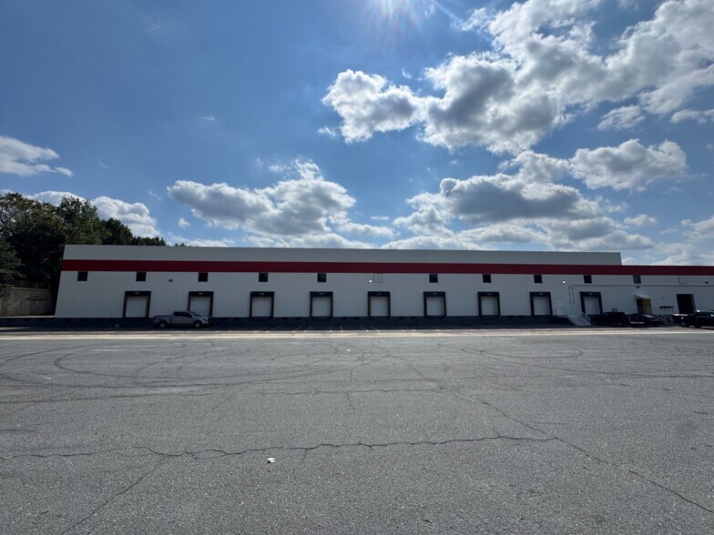 More Photos Of 6924 Orr Rd, Charlotte Distribution For Lease