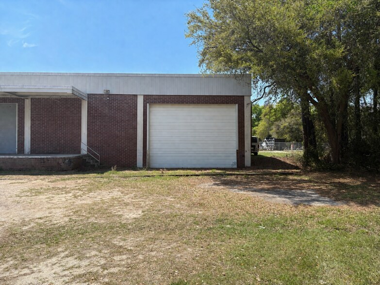 More Photos Of 40 Shanklin Rd, Beaufort Warehouse For Sale