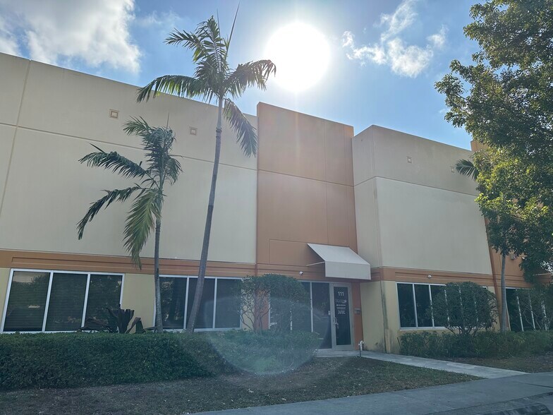 More Photos Of 12601 NW 115th Ave, Medley Warehouse For Lease