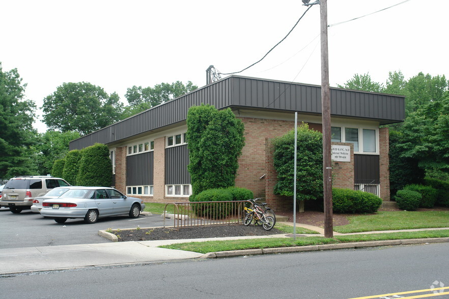 Primary Photo Of 1457 Raritan Rd, Clark Office For Lease