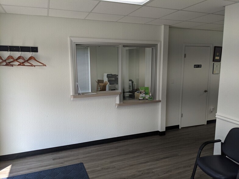 More Photos Of 3030 N Woodford St, Decatur Storefront Retail Office For Sale