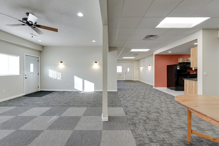 More Photos Of 250 Broad St, Greenwood Showroom For Sale