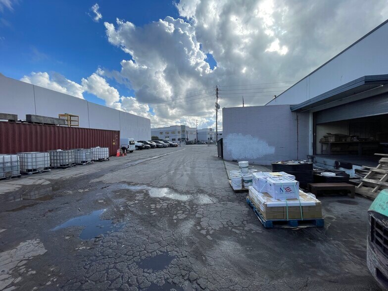 More Photos Of 2915 E Washington Blvd, Los Angeles Warehouse For Sale