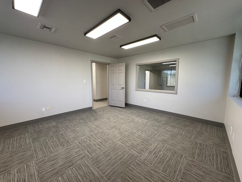 More Photos Of 3745 E Wier Ave, Phoenix Warehouse For Lease