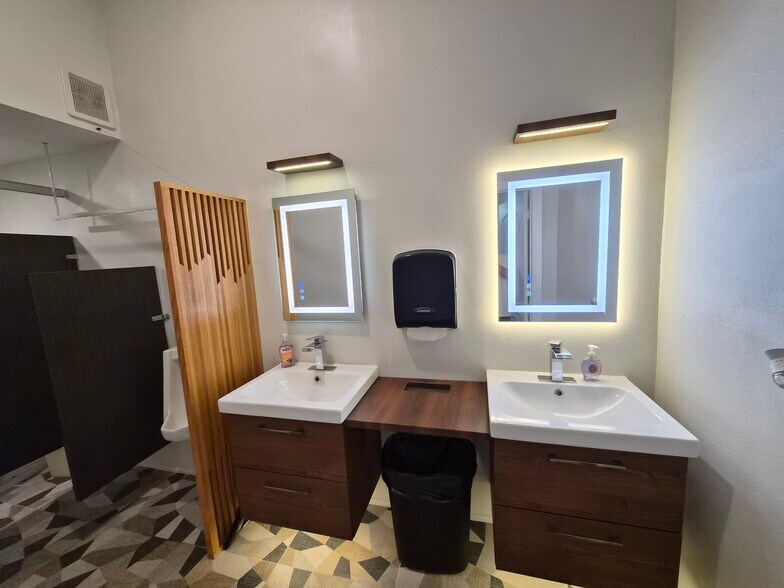 More Photos Of 1221 Dewey St, Houston Specialty For Sale