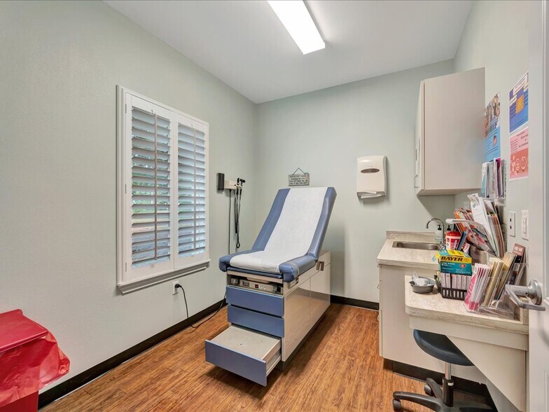 More Photos Of 203 Christie Dr, Lufkin Healthcare For Sale