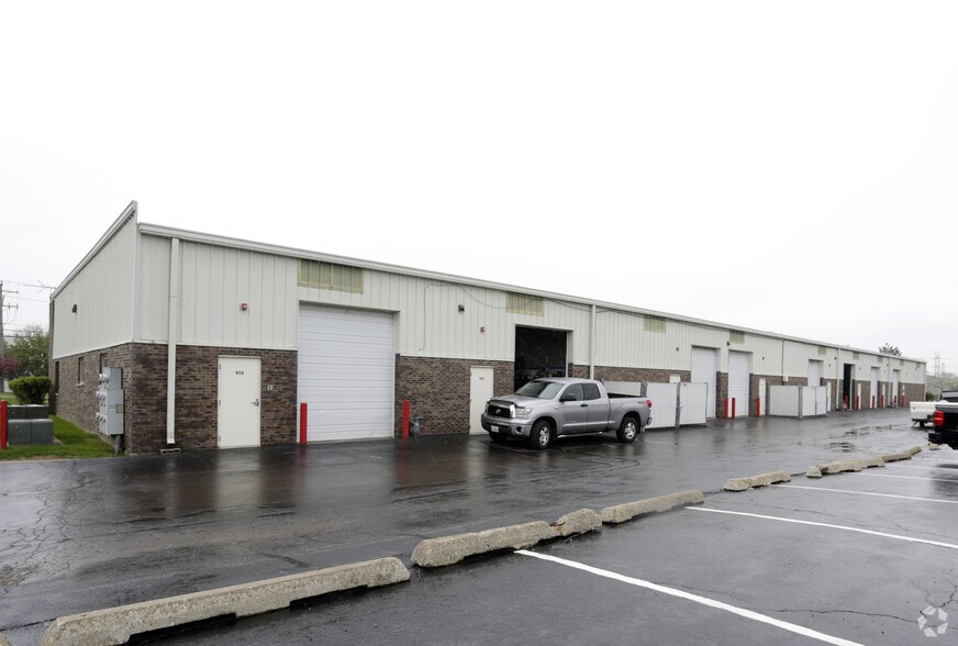 More Photos Of 901-915 Atlantic Dr, West Chicago Light Distribution For Lease