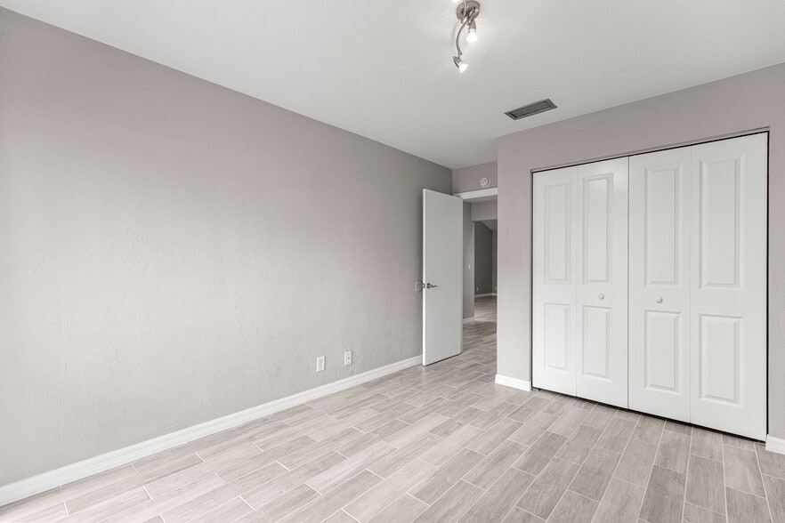 More Photos Of 4151 SE 22nd Ave, Ocala Apartments For Sale