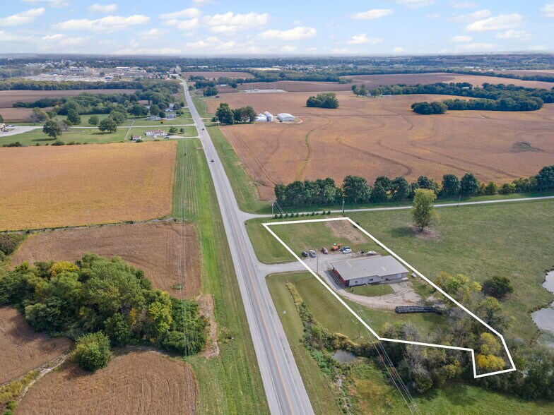 More Photos Of 3160 W Arrow St, Marshall Flex For Sale