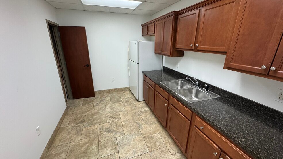 More Photos Of 6065 Parkway North Dr, Cumming Distribution For Sale