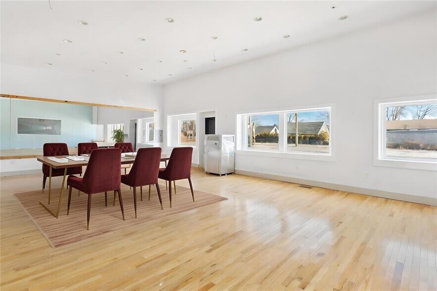 More Photos Of 123 Lake Dr, Lake Peekskill Storefront For Sale